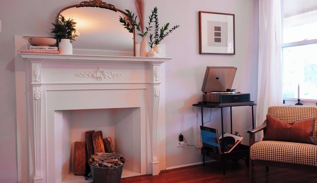 Downtown Saugerties; Private Backyard with Firepit; Big Kitchen