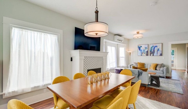 ★Downtown Seattle Location ~ Balcony ~ Stunning Views★