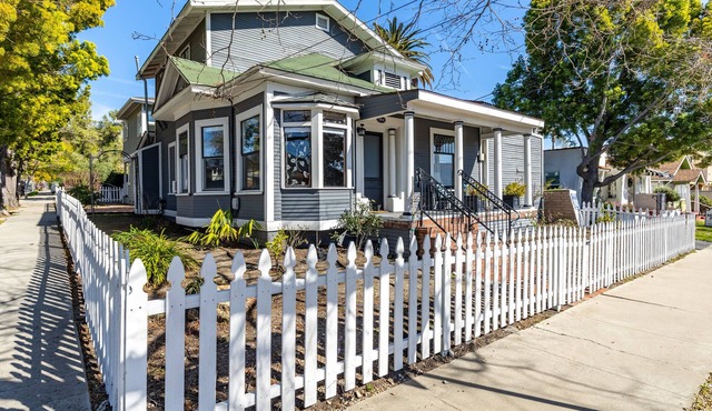 Downtown SLO Eclectic Victorian-Sleeps 12
