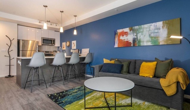 Downtown-Smart TV-King Bed-Self Check-In-Balcony