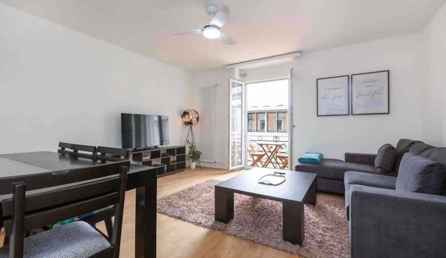 Downtown Spacious 2-Bedroom Luxury Apartment 3B