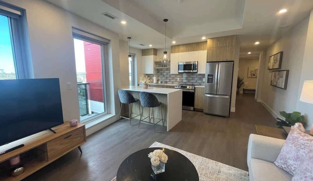 Downtown, Spotless 2 Bed, 2 Bath with 6 appliances