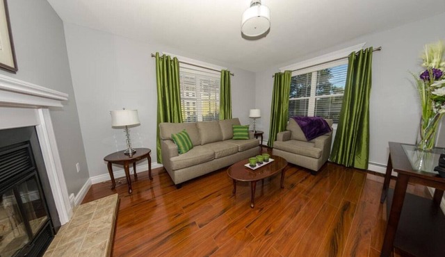 DOWNTOWN ST JOHN'S- CLEAN, off-street PARKING, patio, no hills