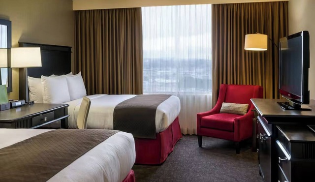 Downtown Stay Near Union Station Hub: Seamless Access to LA Transit l 2 Rooms