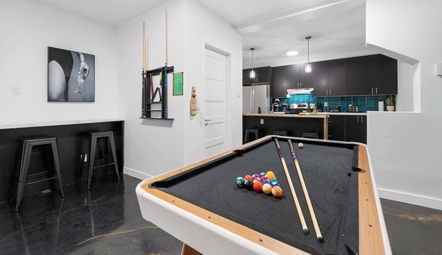 Downtown Stay | 2 free parking | AC | 10 Guests