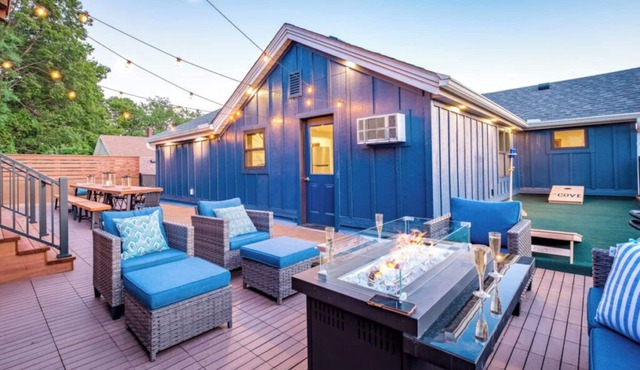 Downtown Stay | Rooftop & Game Room