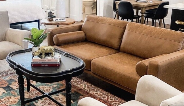 Downtown Stillwater Studio Apartment located upstairs