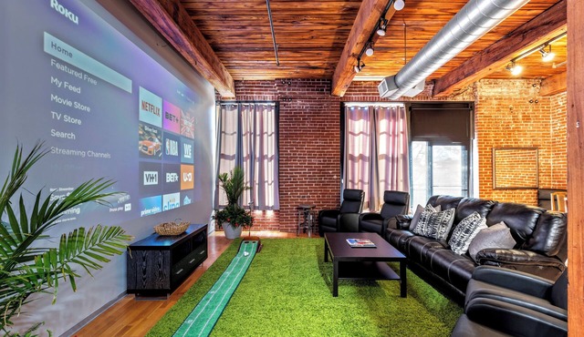 Downtown STL Loft + 100″ Projector + Private Balcony