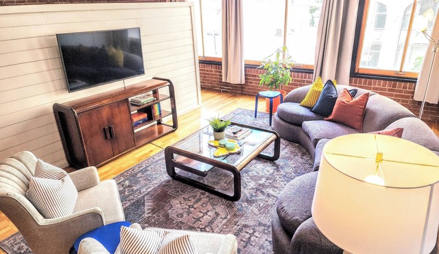Downtown STL Loft Sleeps 8 + Parking + W/D + Pets