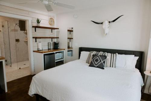 Downtown Studio 3 at Beer Ranch Project Inn