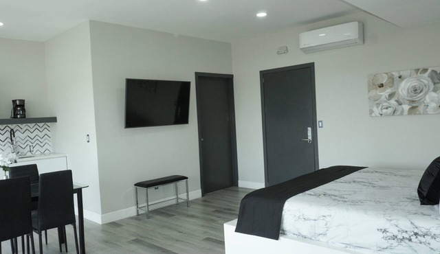 Downtown Studio Apartment 2