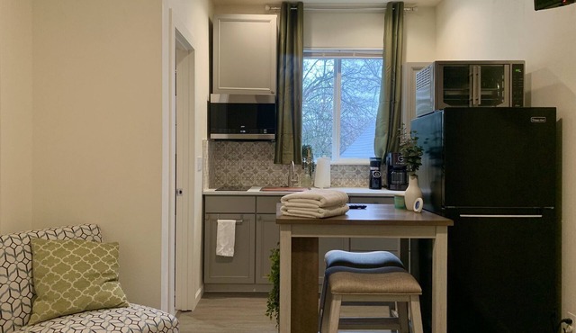 Downtown Studio - Green