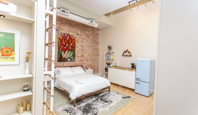 Downtown Studio Loft , 1BD, WiFi, AC, STR26-1315