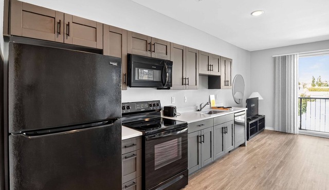 Downtown Studio Near IU with Seasonal Rates