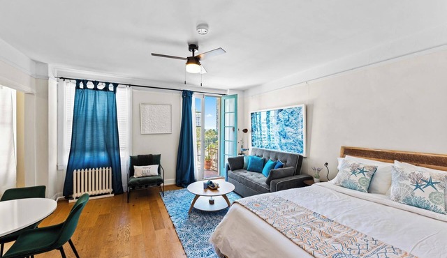 Downtown Studio Near Convention Center and Beach Free Parking
