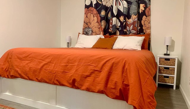 Downtown Studio - Scarlet