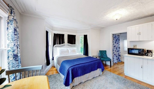 Downtown Studio w/Full Kitchen & Shared Porch - Walk Everywhere in Town