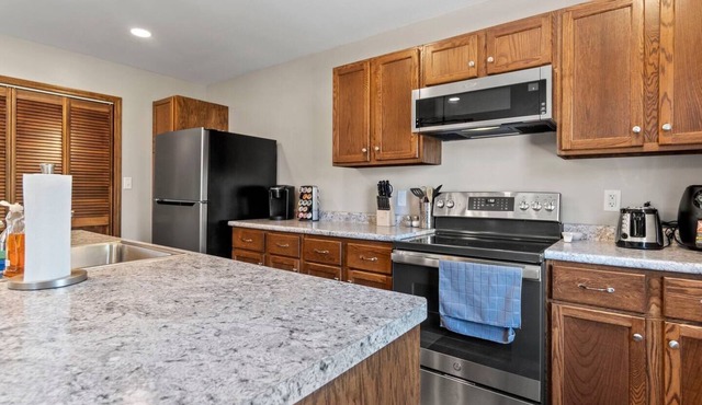 Downtown Studio w/Jacuzzi and Game Room!