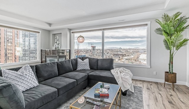 Downtown Sub Penthouse W City Views