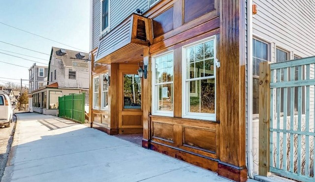 Downtown suite near with water with central AC and shared washer/dryer