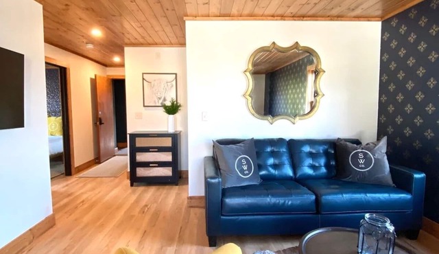 Downtown Sweetwater Suite West