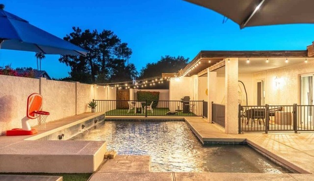 Downtown Tempe Retreat | Massive Pool | Sleeps 8