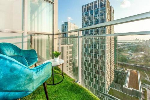 Downtown Toronto 2-Bedroom Apartment with Balcony & City View - Sleeps 6