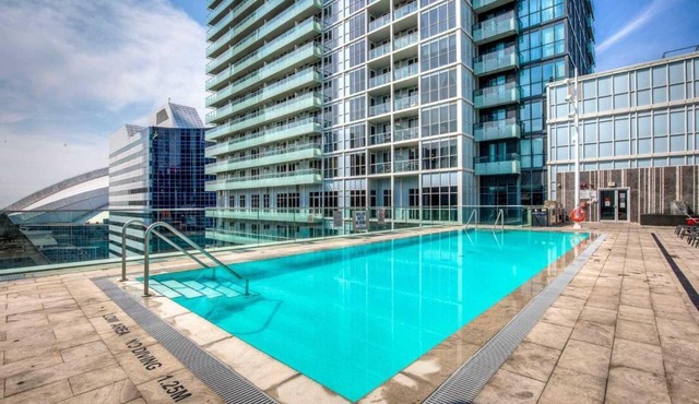 Downtown Toronto CN Tower Suites