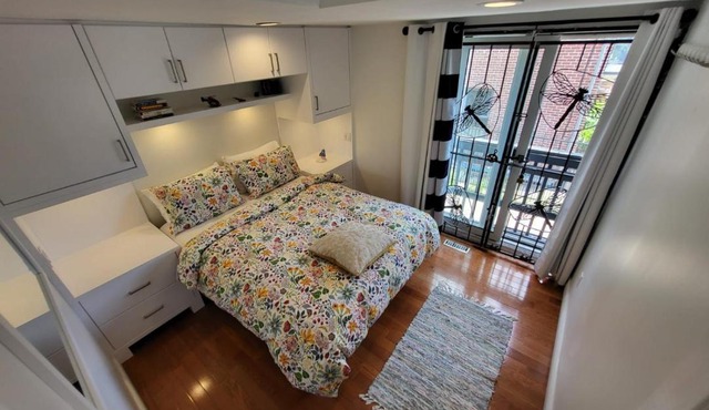 Downtown Toronto House Central 2BED 2BATH Subway Free Parking