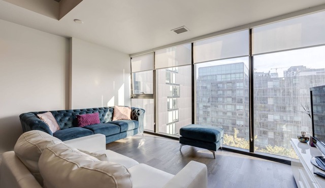 Downtown Toronto luxury unit/Free parking
