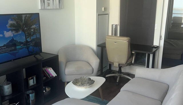 Downtown Toronto suite with CN Tower & Lake views