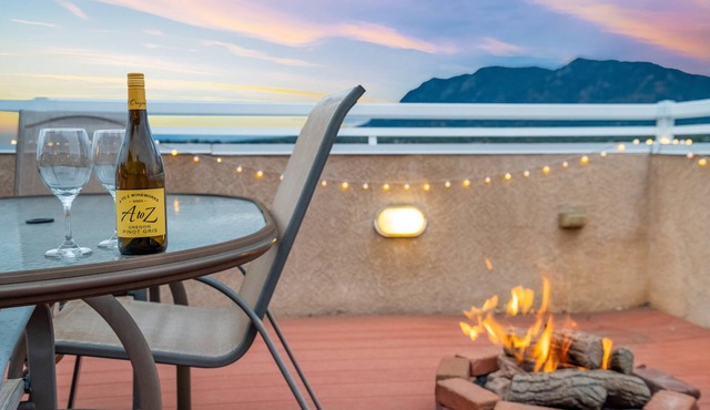 Downtown Townhouse | Rooftop Patio | Pet Friendly