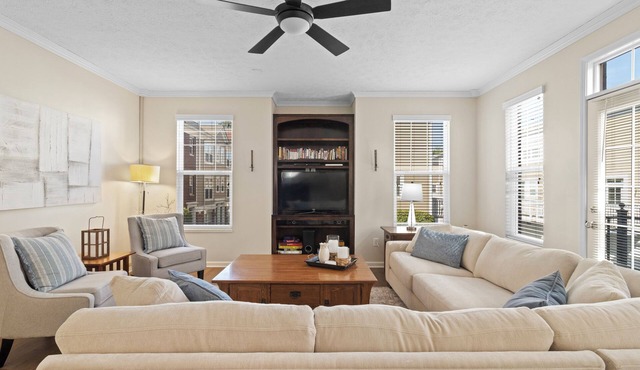 Downtown Townhome-2 Bedroom-walk to everything!