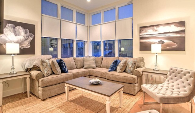 Downtown Townhome with Private Elevator