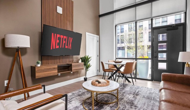 Downtown Townhouse: Game Room+Pool+Gym