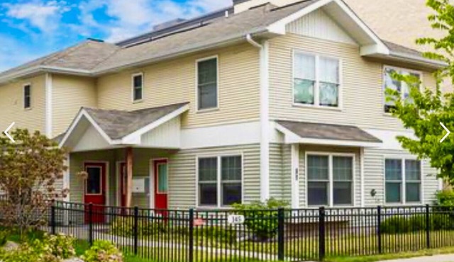Downtown Traverse City Condo. Great Location. New King Bed