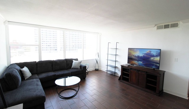 Downtown Tulsa 2 Bed Highrise Apartment, Covered Parking, Gym, Convenience Store