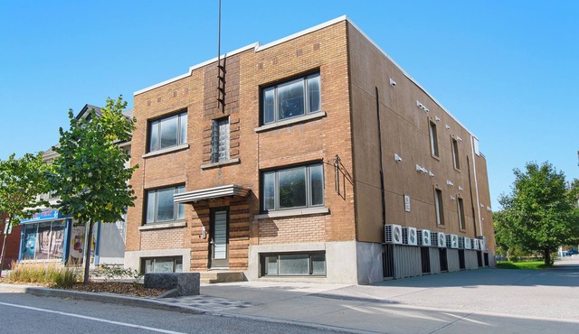 downtown unit brand new #8