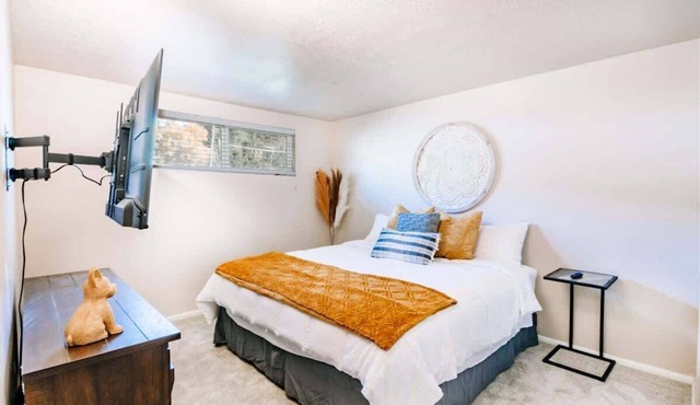 Downtown UofU Restful 2Bd 1Ba Strong WiFi