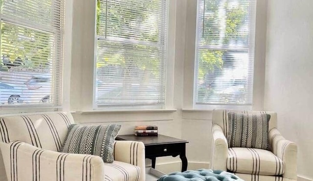 Downtown Updated Craftsman, Pet Friendly