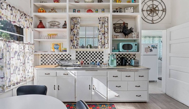 Downtown Urban Flat - 92 Walking Score