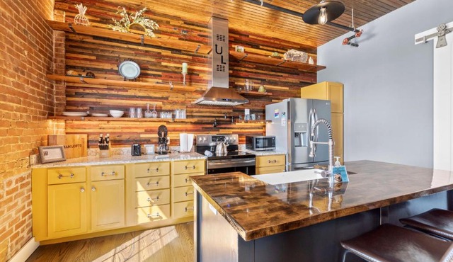 Downtown Urban Loft above Restaurants #5