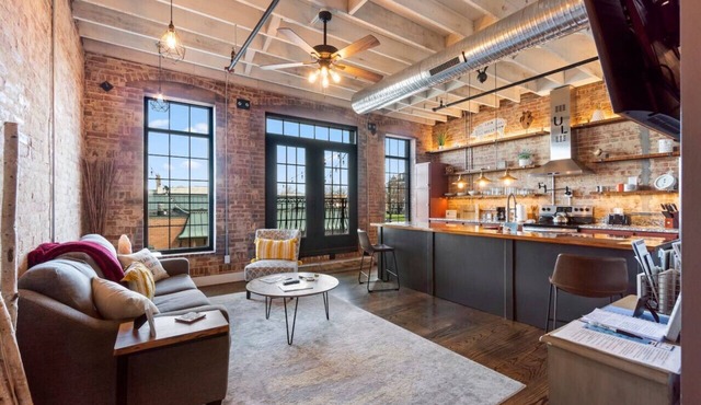 Downtown Urban Loft above Restaurants