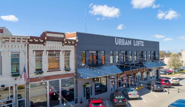 Downtown Urban Loft above Restaurants