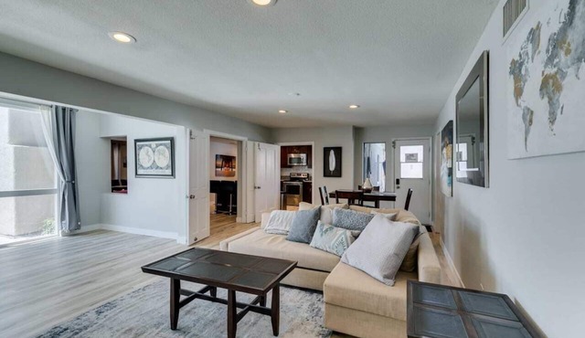 Downtown Vegas Oasis!