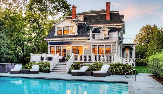 Downtown Victorian by Stay Newport