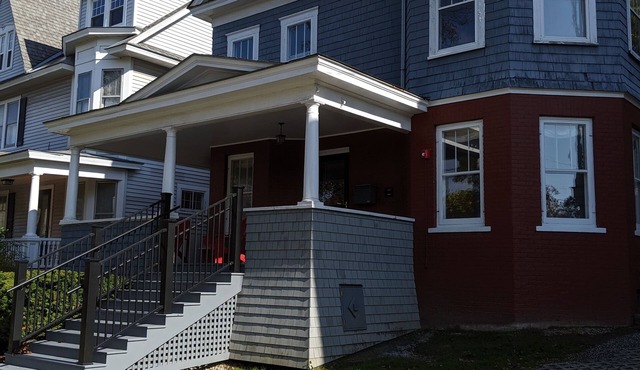 Downtown Victorian, Recently Updated, 6 Bedroom, Great Location, 30 Day Minimum