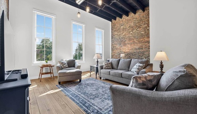 Downtown View. Walk to Shops & Eats.