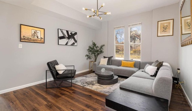 Downtown Views-Prime Location!