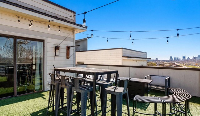Downtown Views w/Golf, Grill, & Firepit! 8 to DT!